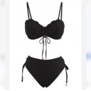 Bikini. A CUP TOP, LARGE BOTTOMS